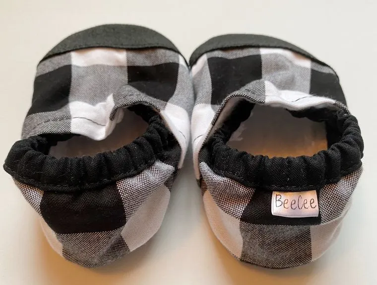 Black and white buffalo plaid baby shoes 6-12m