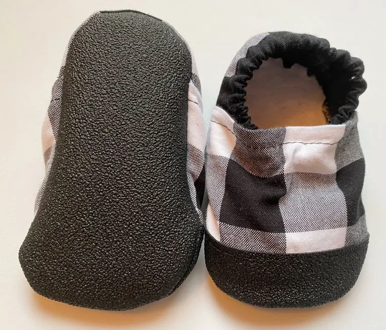 Black and white buffalo plaid baby shoes 6-12m