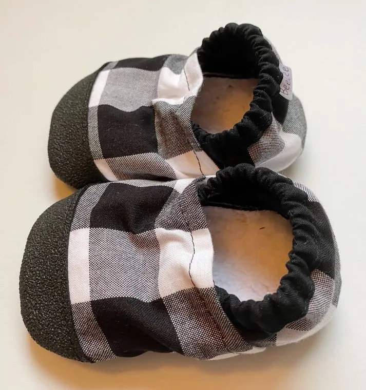 Black and white buffalo plaid baby shoes 6-12m