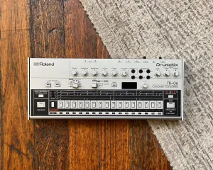 Roland TR-06